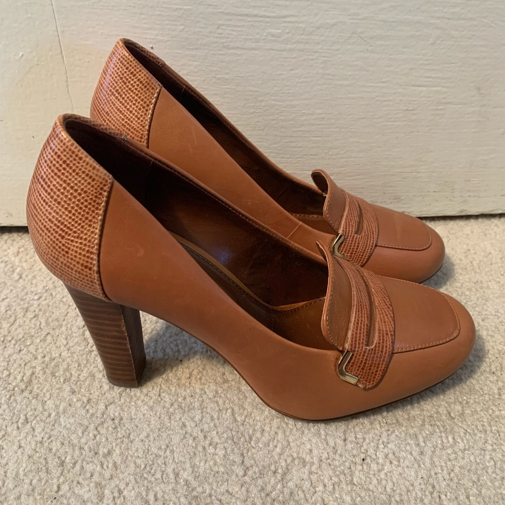 Tan pumps with loafer details